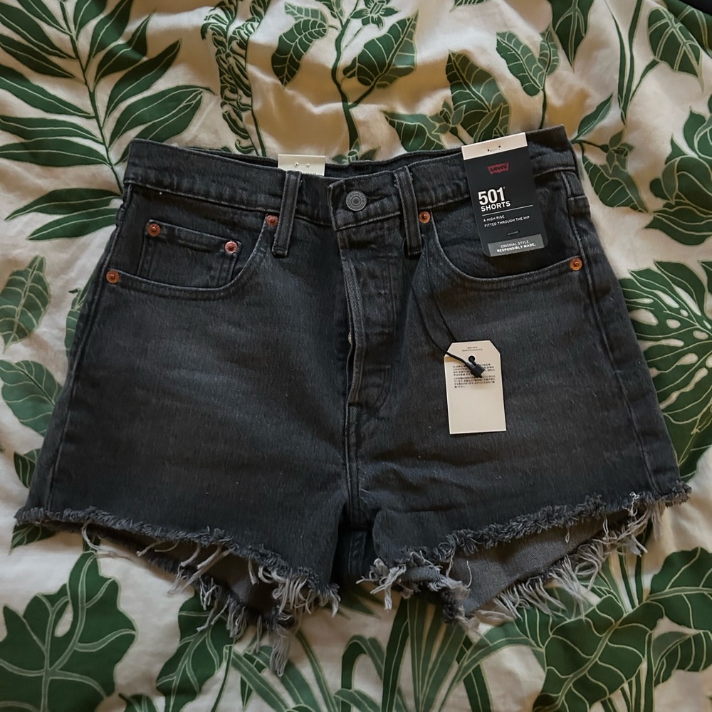 ✨NEVER WORN✨ Levi’s Dark Wash 501 Shorts